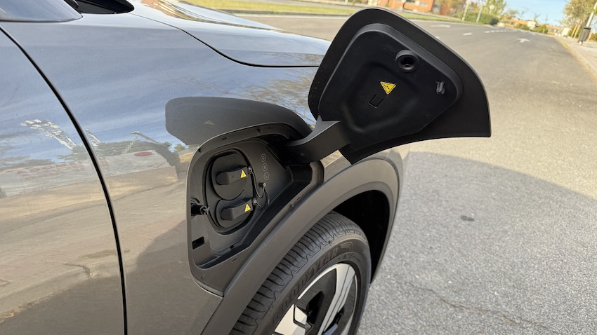 Geely-E5-carga-electrica Prueba Geely E5 MAX+: un SUV eléctrico de 218 CV