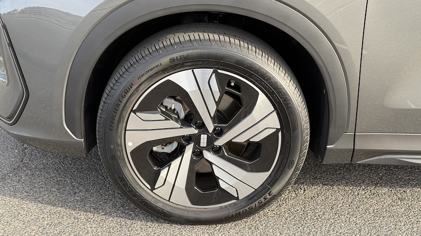 Geely-E5-neumaticos Prueba Geely E5 MAX+: un SUV eléctrico de 218 CV