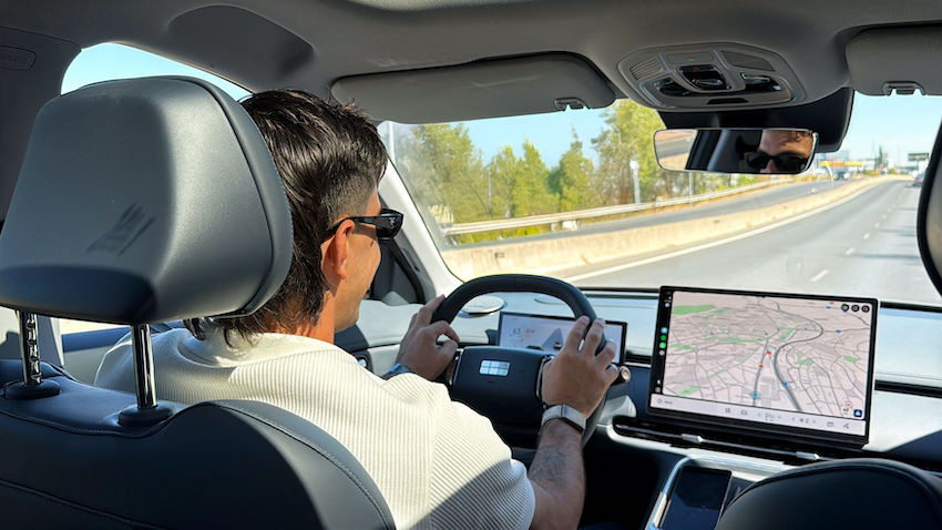 HORIZONTAL-04 Santiago Urrutia se pone al volante del Geely Starray EM-i
