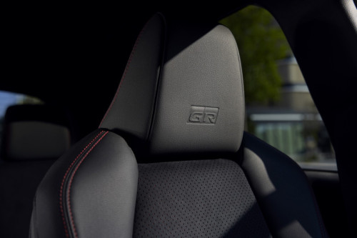 500_2025yarisgrsport-image-9 Toyota yaris 2025, disponible desde 21.900 € con nuevos colores y mejoras en acabados