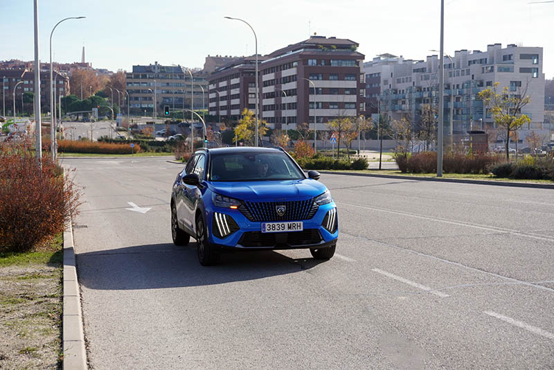 DSC01482 Peugeot 2008 Hybrid 136 e-DCS6 GT