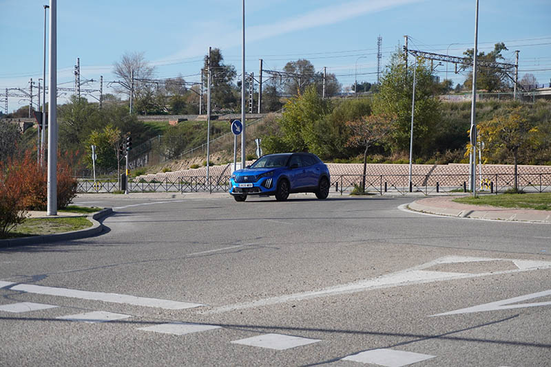 DSC01488 Peugeot 2008 Hybrid 136 e-DCS6 GT