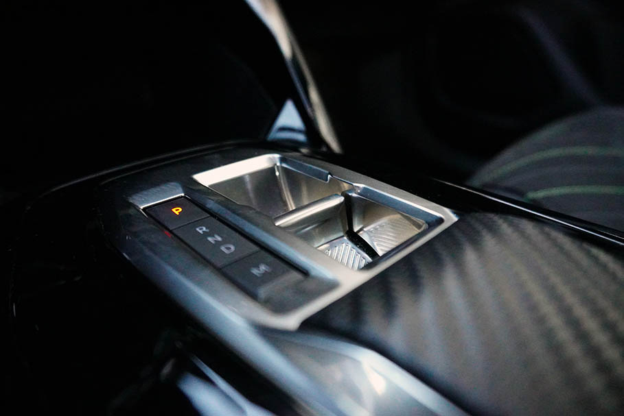 DSC01531 Peugeot 2008 Hybrid 136 e-DCS6 GT