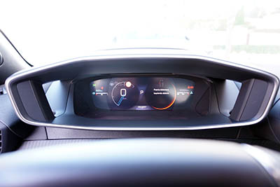 DSC01536 Peugeot 2008 Hybrid 136 e-DCS6 GT