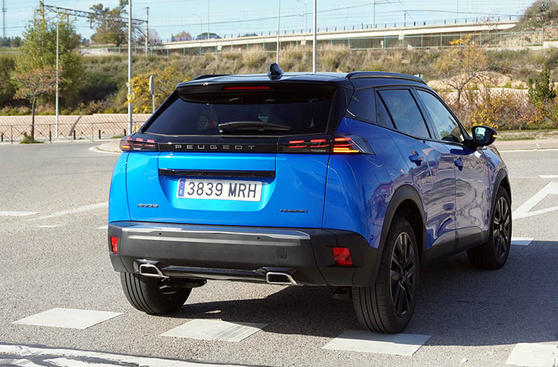 FOTO-6 Peugeot 2008 Hybrid 136 e-DCS6 GT