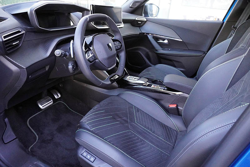 FOTO-7 Peugeot 2008 Hybrid 136 e-DCS6 GT