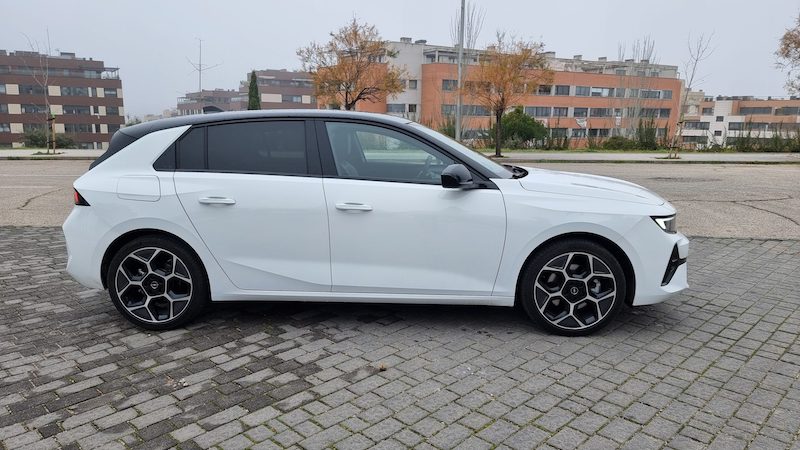 20241214_114416-scaled-1 Opel Astra 5P GS 1.2T Hybrid eDCT6 S/S 136 CV (100kW)