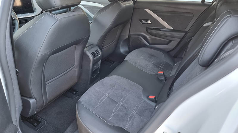 20241215_124725-scaled-1 Opel Astra 5P GS 1.2T Hybrid eDCT6 S/S 136 CV (100kW)