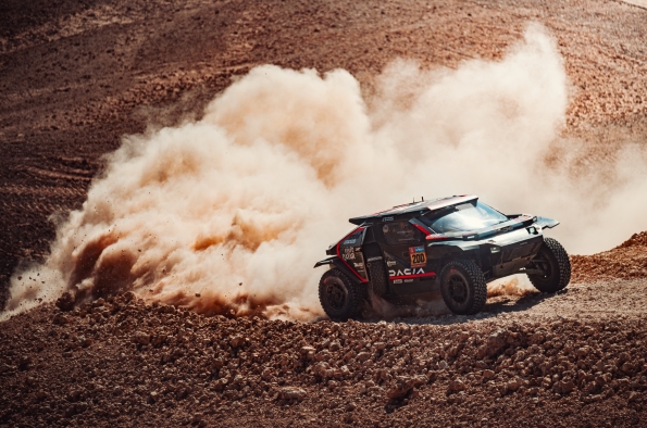 DACIA-RALLY-1 El equipo Dacia Sandriders logra su primera victoria de etapa en el Rally Dakar
