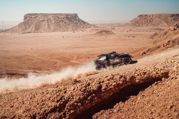 DACIA-RALLY-2 El equipo Dacia Sandriders logra su primera victoria de etapa en el Rally Dakar