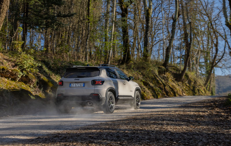 JeepAvenger4xe_STONE4 El Jeep® Avenger 4xe debuta en la carretera