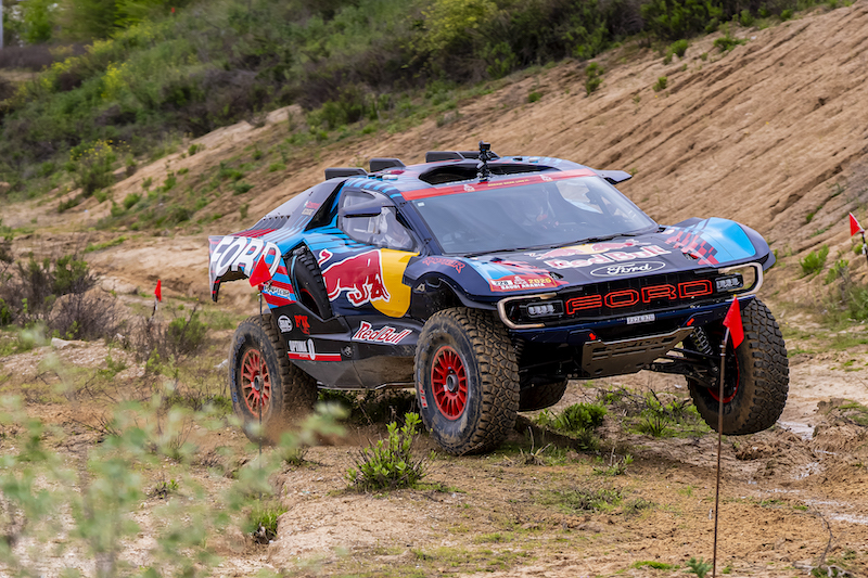 1AN3473-1 Carlos Sainz da la primera vuelta al circuito MadRing en primicia junto a Ford y Red Bull