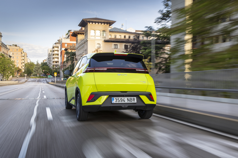 DOLPHIN-SURF_Lime-Green_Dinamico-16 Nuevo BYD Dolphin Surf el urbano eléctrico que lo tiene todo desde 11.780 euros