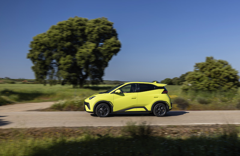 DOLPHIN-SURF_Lime-Green_Dinamico-30 Nuevo BYD Dolphin Surf el urbano eléctrico que lo tiene todo desde 11.780 euros