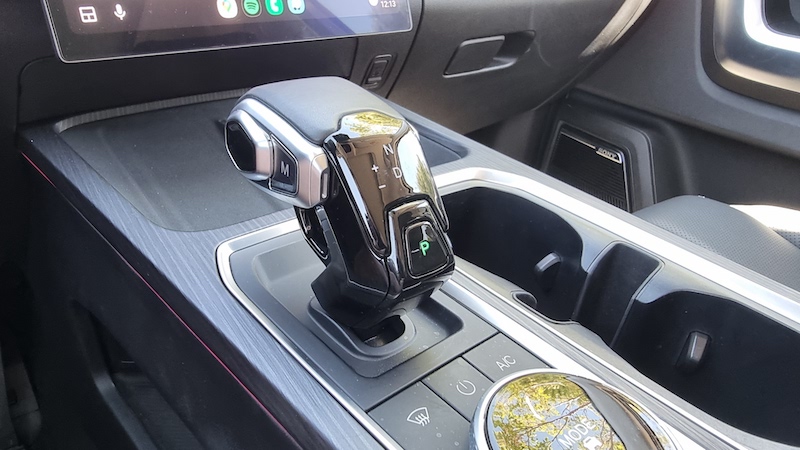 JAECCO-7-PALANCA-1 Jaecco 7 1.5T Gasolina 146 CV Exclusive: Personalidad robusta y eficiencia urbana