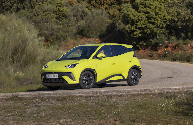 DOLPHIN-SURF_Lime-Green_Dinamico-38 BYD lidera el mercado español de vehículos enchufables en 2025 con un crecimiento histórico