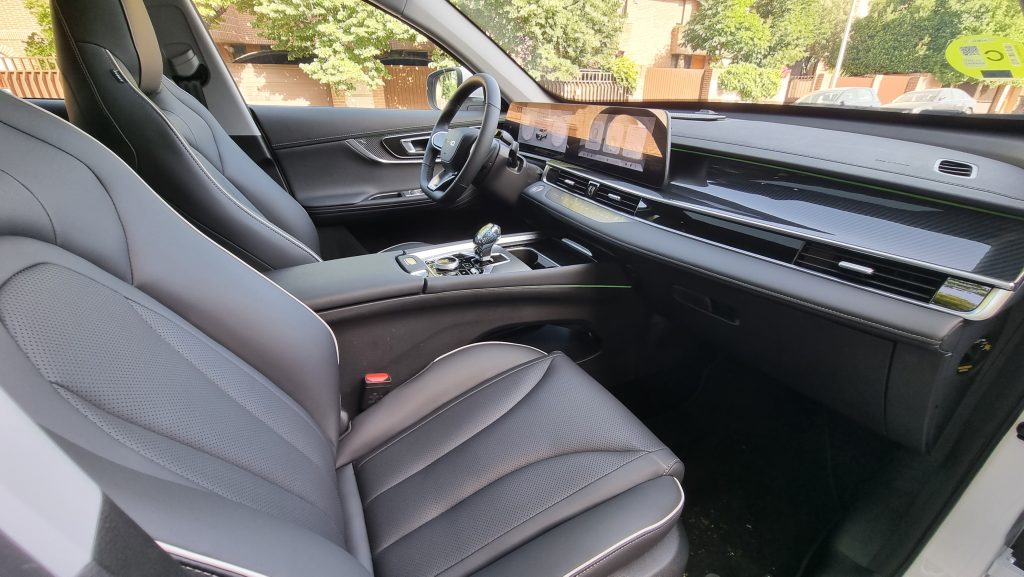 Ebro-asientos-delanteros-1024x577 EBRO S700 Luxury 147 CV, el regreso de una leyenda con ADN europeo