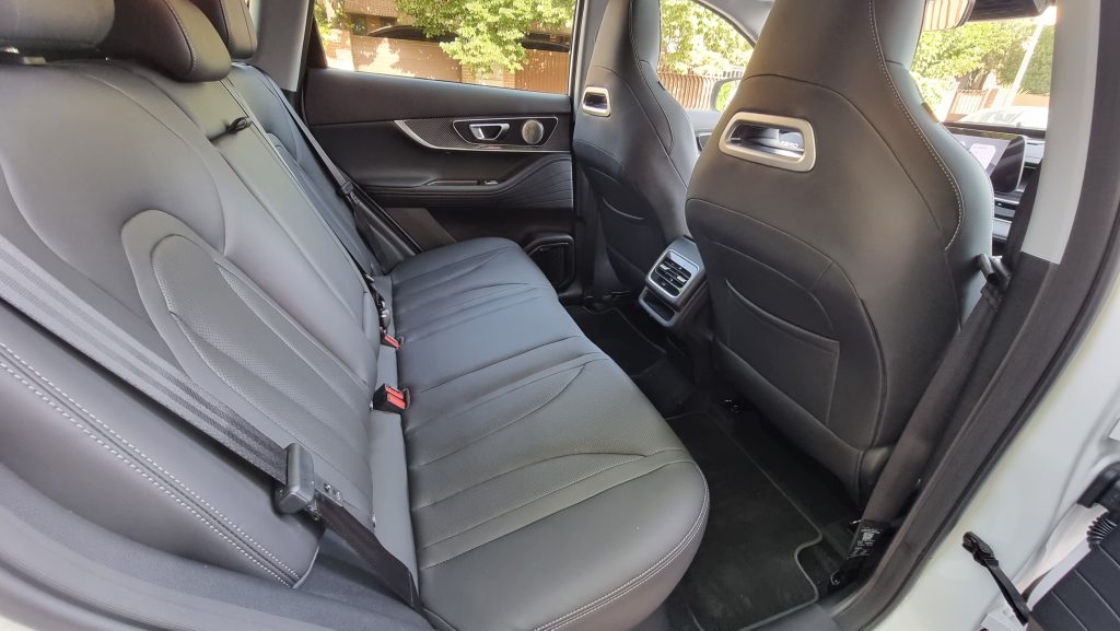 Ebro-asientos-traseros-1024x577 EBRO S700 Luxury 147 CV, el regreso de una leyenda con ADN europeo