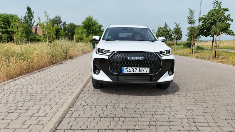 Ebro-frontal EBRO S700 Luxury 147 CV, el regreso de una leyenda con ADN europeo