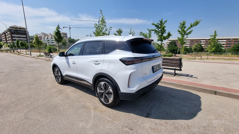 Ebro-parte-trasera EBRO S700 Luxury 147 CV, el regreso de una leyenda con ADN europeo