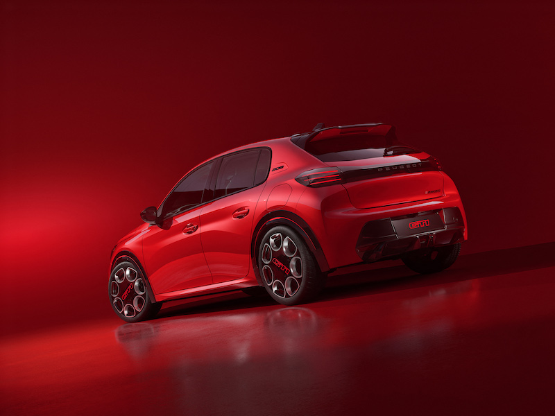 PEUGEOT_E208_GTi_2506STYP_007_FR Nuevo PEUGEOT E-208 GTi, el regreso eléctrico del icono deportivo