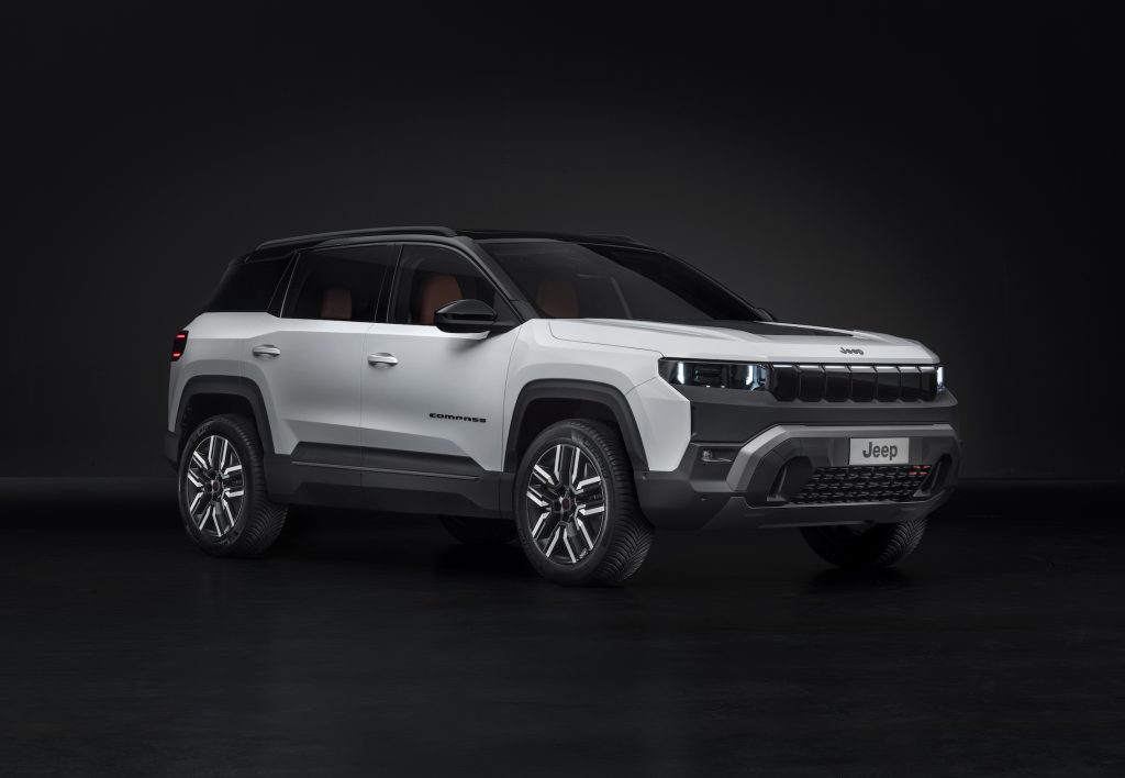 Bianca_3-4-anteriore-1024x708 Jeep Compass 4xe la aventura se reinventa con un nuevo interior exclusivo y potencia Trail-Rated