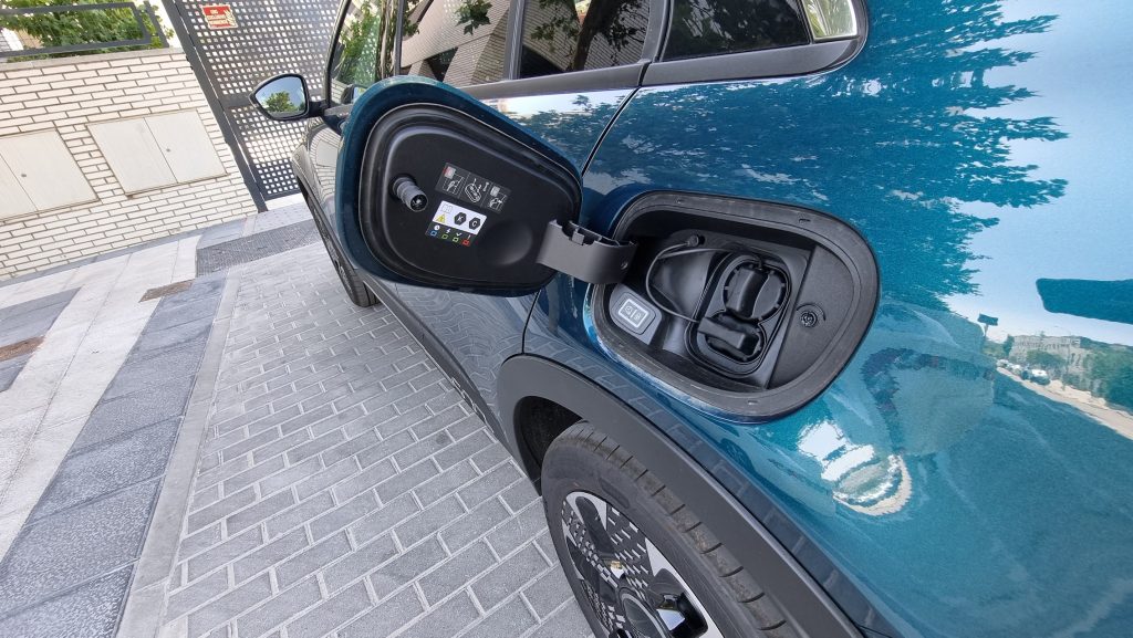 CARGA-1024x577 FIAT 600 Eléctrico, el regreso del mito en clave cero emisiones