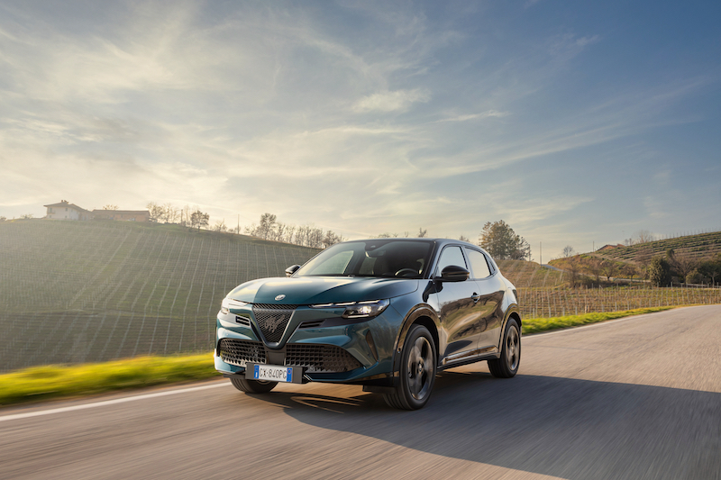 Junior-Ibrida-Q4-16 Alfa Romeo Junior el SUV compacto más versátil y pasional del segmento premium