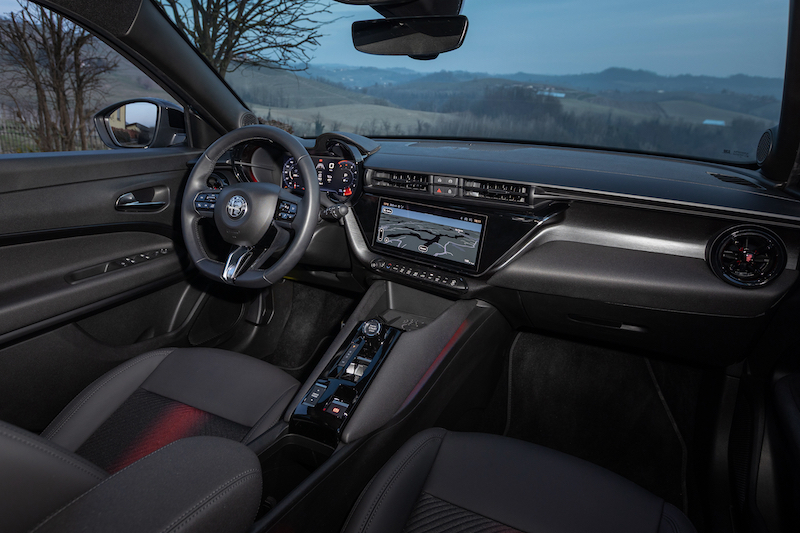 Junior-Ibrida-Q4-19 Alfa Romeo Junior el SUV compacto más versátil y pasional del segmento premium