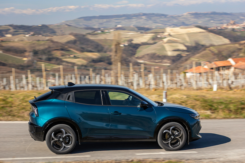 Junior-Ibrida-Q4-74 Alfa Romeo Junior el SUV compacto más versátil y pasional del segmento premium