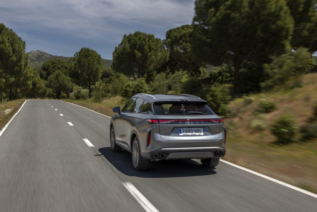 Omoda-9-Carretera-02-1024x683 OMODA 9 SHS el superhíbrido enchufable que redefine la eficiencia con 537 CV y hasta 1.100 km de autonomía
