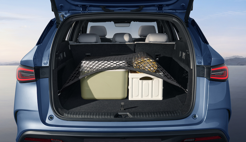 13、SEAL-6-DM-i_LHD_Interior_Trunk-space_Storage-function_download_JPG_5000PX_RGB BYD amplía su gama en Europa con los nuevos híbridos enchufables SEAL 6 DM-i y SEAL 6 DM-i Touring, con hasta 1.505 km de autonomía