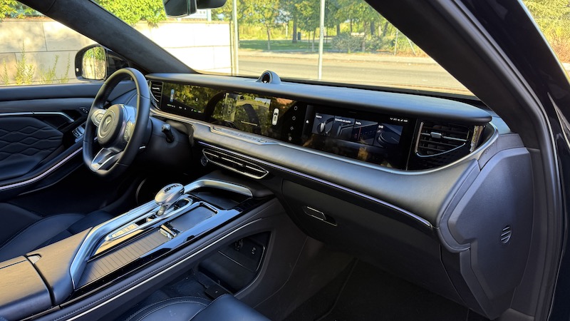 Dongfen-pantalla-2 Dongfeng Voyah Free: tecnología, lujo y potencia eléctrica made in China