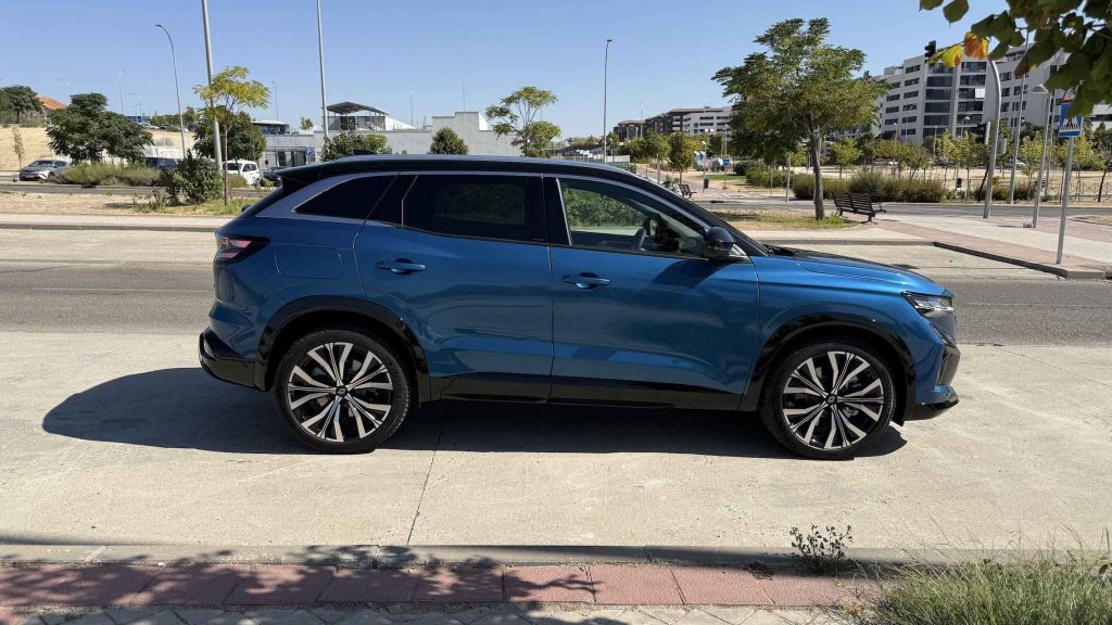 Renault-Austral-lateral-hacia-la-derecha-1024x576 Renault Austral Esprit Alpine E-Tech 200 el SUV híbrido que marca diferencia