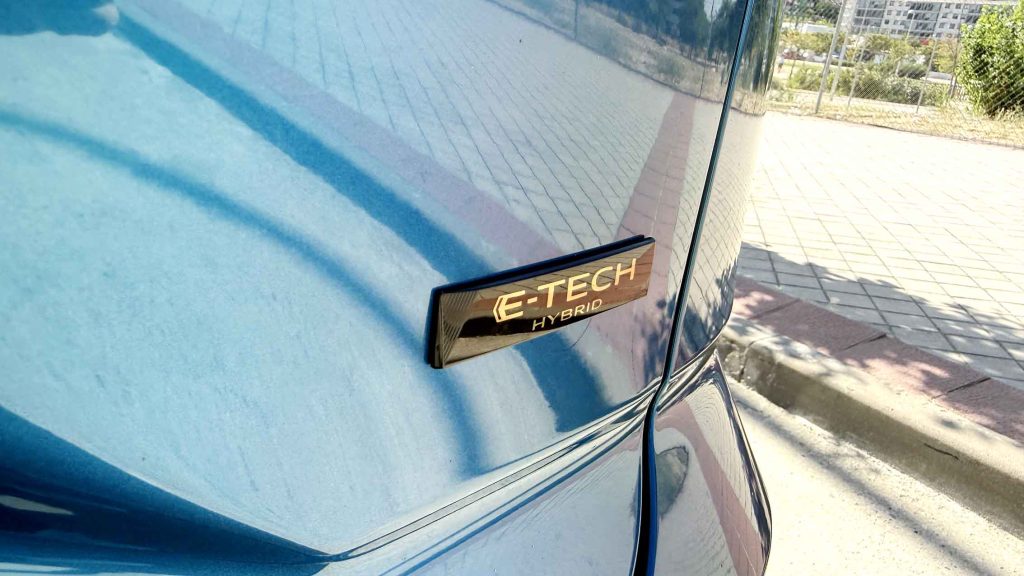 Renault-Austral-logo-E-tech-hybrid-1024x576 Renault Austral Esprit Alpine E-Tech 200 el SUV híbrido que marca diferencia