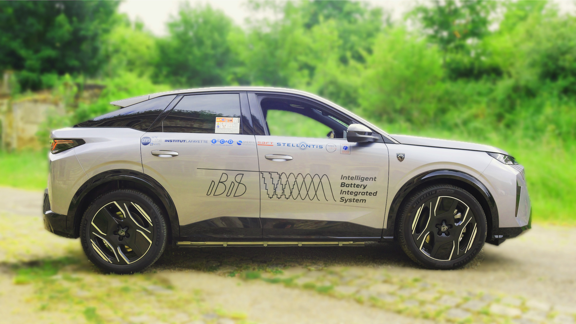 Peugeot E-3008 prototipo con batería IBIS integrada en pruebas reales