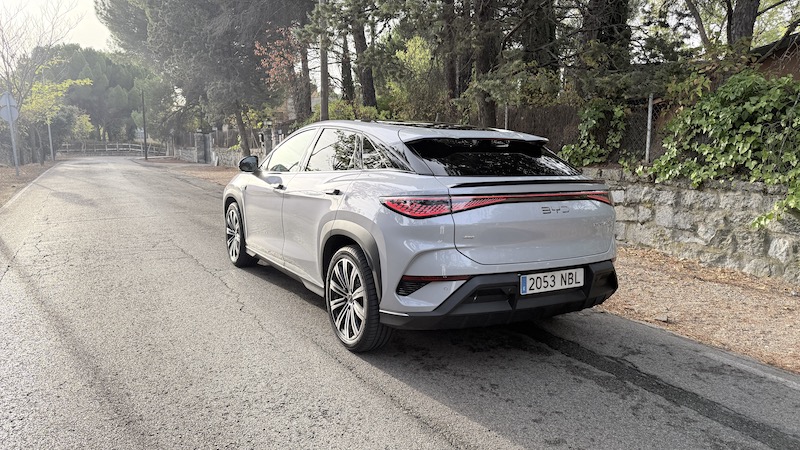 BYD-SEALION-7-CIRCULANDO-TRASERA Probamos el BYD Sealion 7 AWD Excellence: el SUV eléctrico que conquista el territorio premium