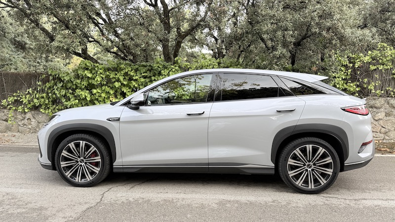 BYD-SEALION-7-LATERAL-DE-CERCA Probamos el BYD Sealion 7 AWD Excellence: el SUV eléctrico que conquista el territorio premium