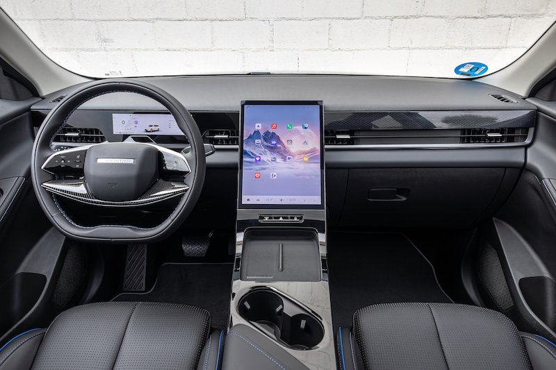 JAECCO-5-INTERIOR-VOLANTE JAECOO 5 gasolina y eléctrico: el nuevo SUV compacto que redefine la aventura urbana