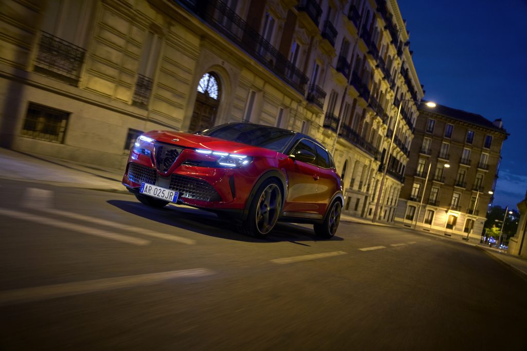 Junior-MY26-en-ciudad-de-noche-1024x683 Alfa Romeo abre los pedidos del nuevo Junior MY26