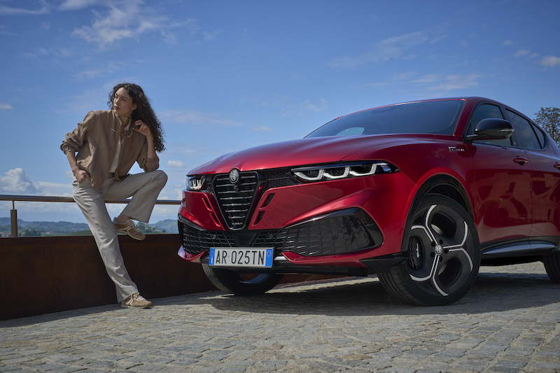 Nuevo Alfa Romeo Tonale 2025 rojo con diseño deportivo italiano