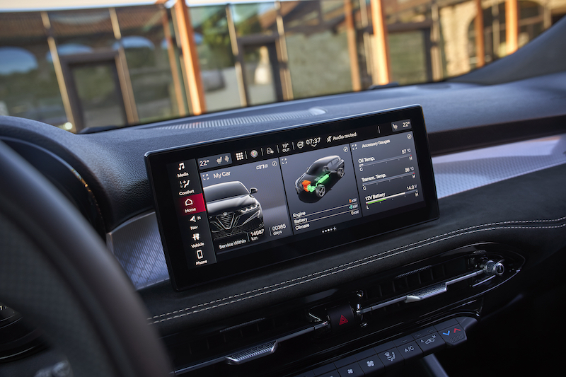 NEW-TONALE_PEOPLE-32 Nuevo Alfa Romeo Tonale 2025: más deportivo, más italiano, más emocionante que nunca