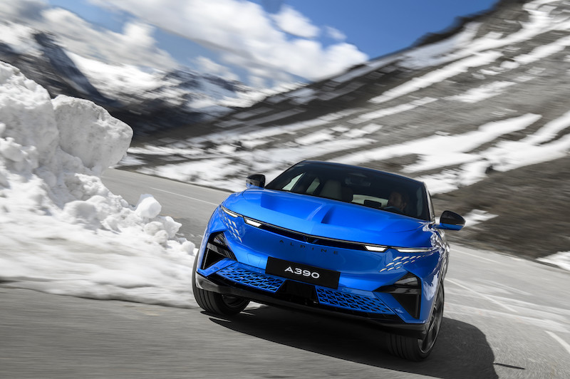 Alpine A390 GTS, sport fastback eléctrico en carretera de montaña