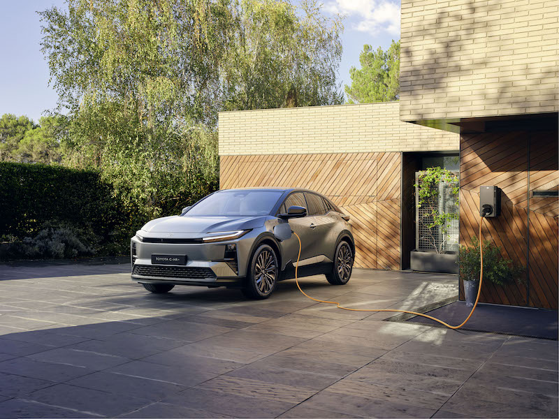 Toyota C-HR+ Electric cargando en casa con wallbox