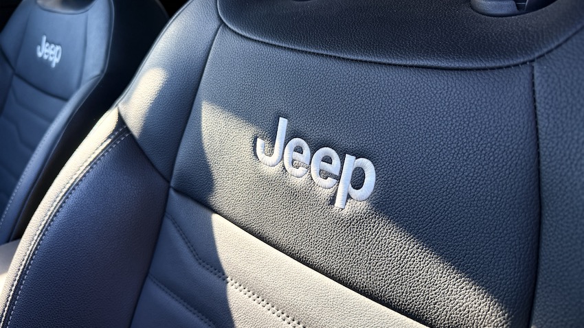  Jeep Avenger Summit MHEV 100 CV: el pequeño SUV que se hace grande en estilo y eficiencia