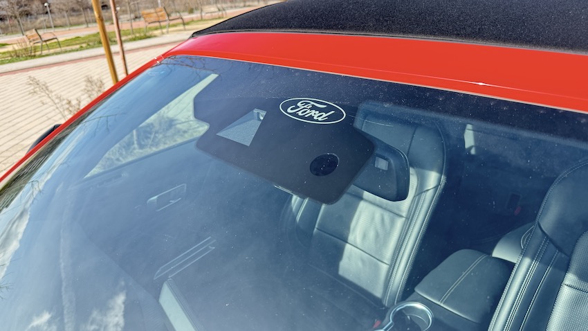 Ford-Murstang-GT-seguridad-camaras Ford Mustang GT Convertible V8: el último gran icono americano a cielo abierto