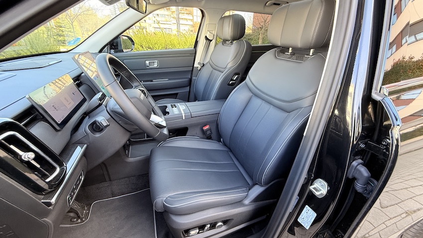 JAECCO-7-ASIENTES-DELANTEROS Probamos el JAECOO 7 SHS: el SUV híbrido enchufable que quiere sacudir el segmento