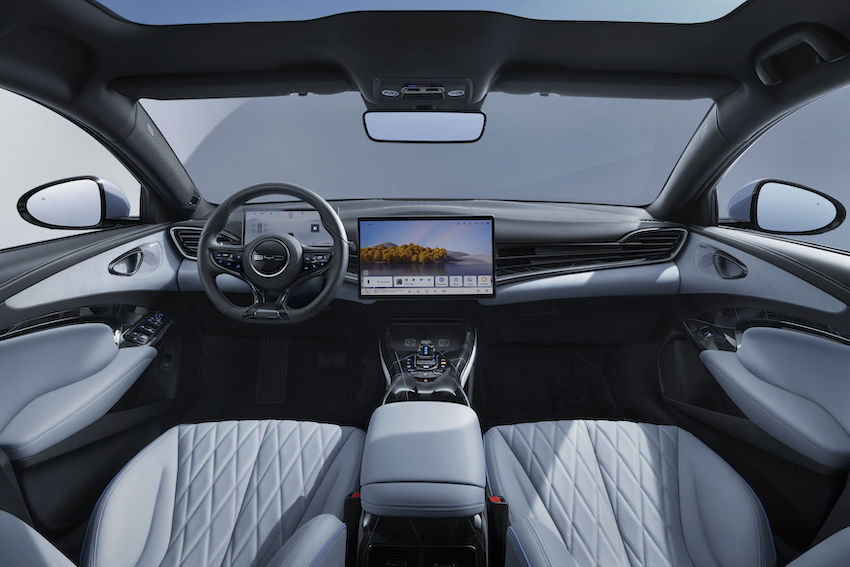 02、SEAL_LHD_Interior_Blue_download_JPG_4096px El BYD SEAL se renueva con más espacio, más tecnología y un precio de partida de 34.455 euros