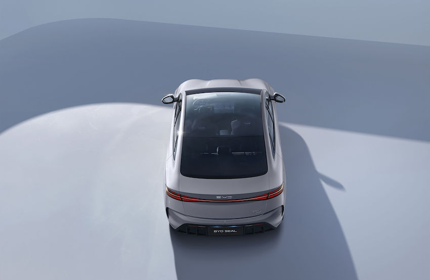 06、SEAL_LHD_Exterior_Top_download_JPG_4096px El BYD SEAL se renueva con más espacio, más tecnología y un precio de partida de 34.455 euros