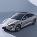 Vista delantera lateral del BYD SEAL 2026 con diseño aerodinámico y carrocería de berlina eléctrica